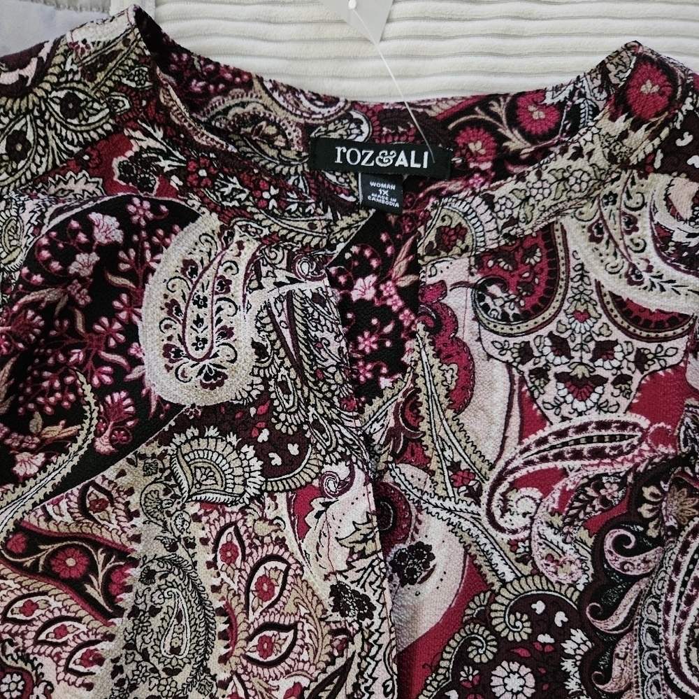Roz & Ali Paisley Print Blouse. Size 1X - Picture 2 of 7